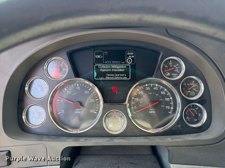 image for item DV7303 2018 Kenworth T680 semi truck