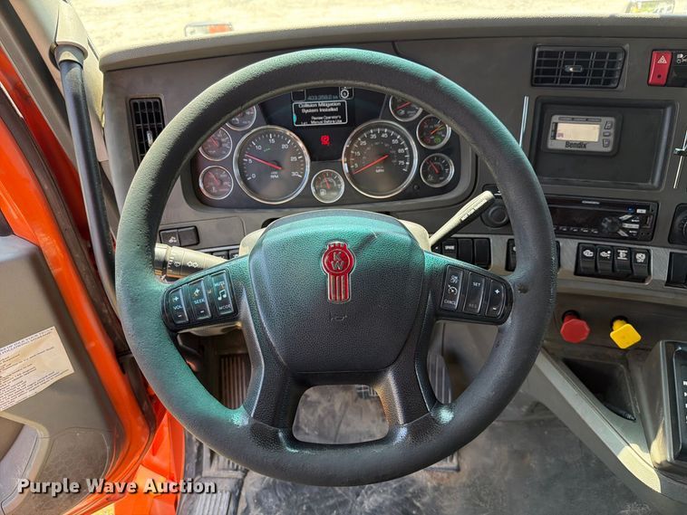 image for item DV7303 2018 Kenworth T680 semi truck