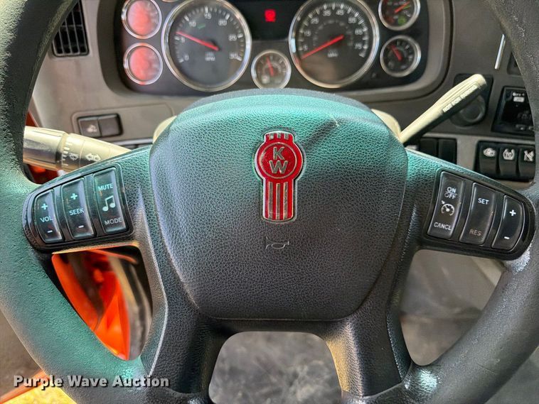 image for item DV7303 2018 Kenworth T680 semi truck