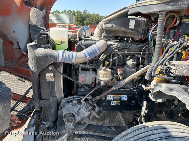 image for item DV7303 2018 Kenworth T680 semi truck