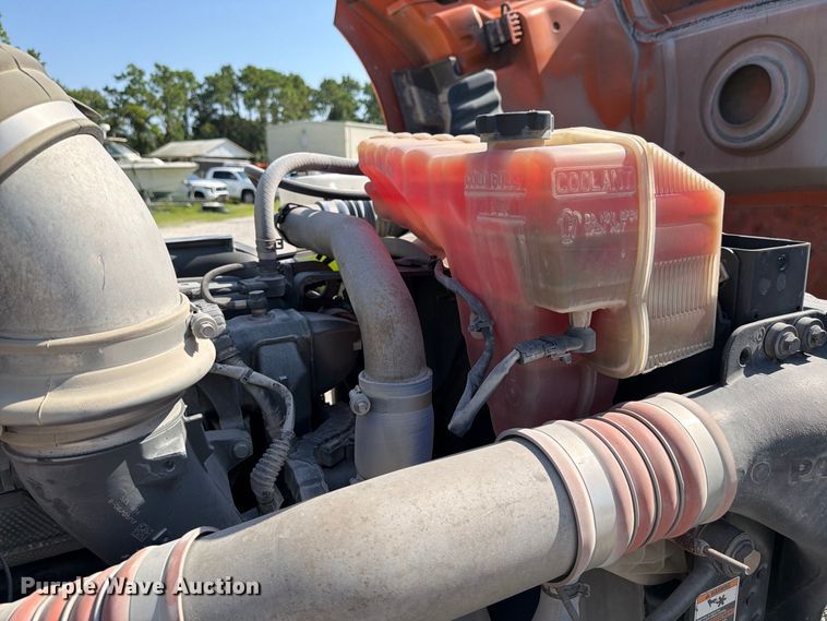 image for item DV7303 2018 Kenworth T680 semi truck