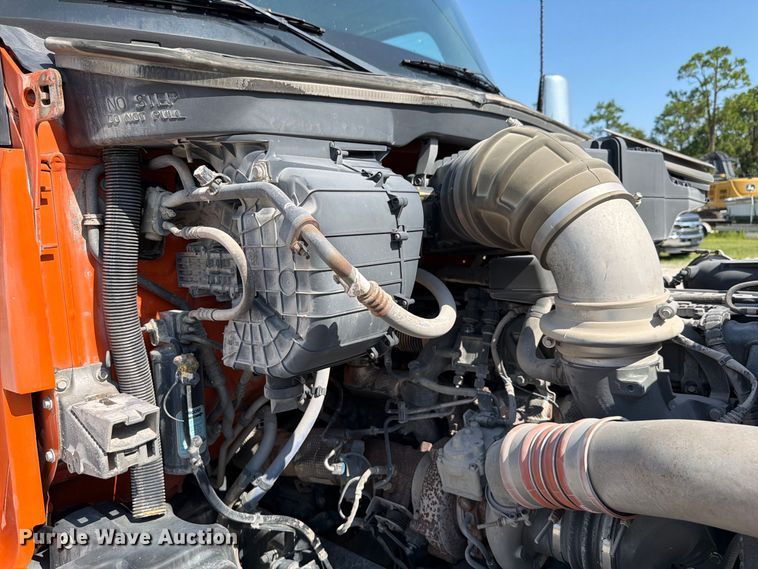 image for item DV7303 2018 Kenworth T680 semi truck