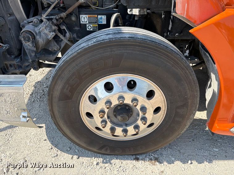 image for item DV7303 2018 Kenworth T680 semi truck