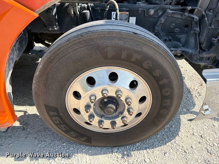 image for item DV7303 2018 Kenworth T680 semi truck