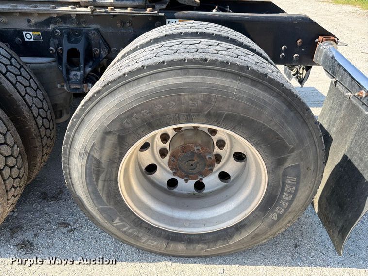 image for item DV7303 2018 Kenworth T680 semi truck