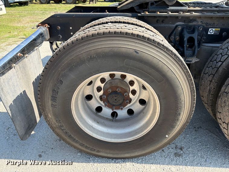 image for item DV7303 2018 Kenworth T680 semi truck