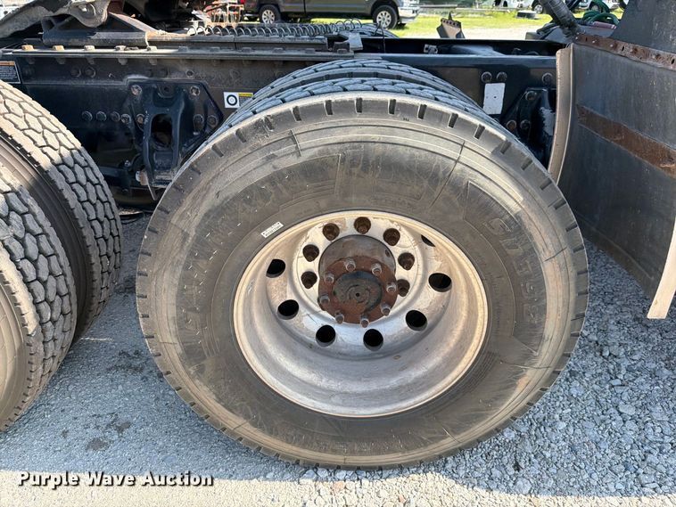 image for item DV7303 2018 Kenworth T680 semi truck