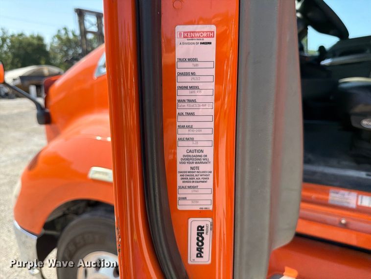 image for item DV7303 2018 Kenworth T680 semi truck