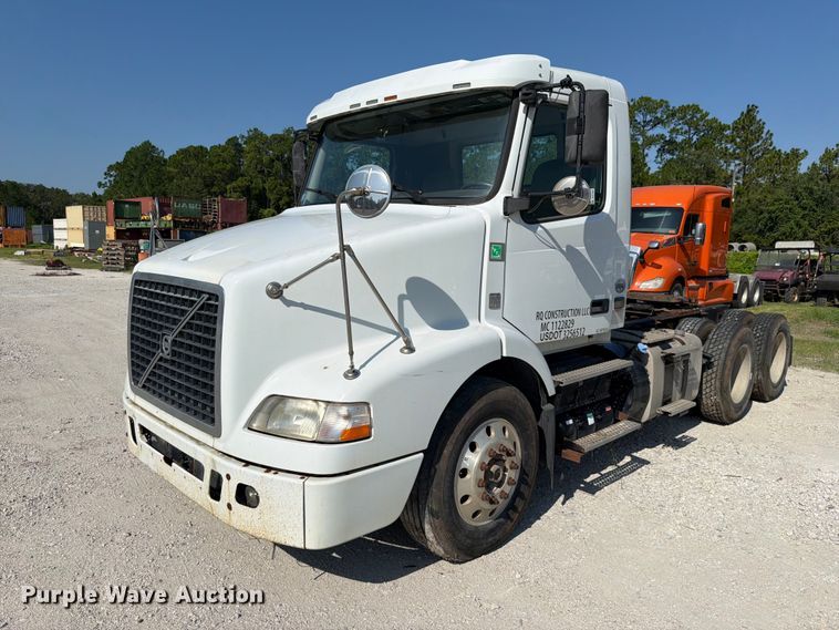 image for item DV7304 2016 Volvo VN semi truck