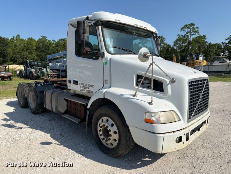 image for item DV7304 2016 Volvo VN semi truck