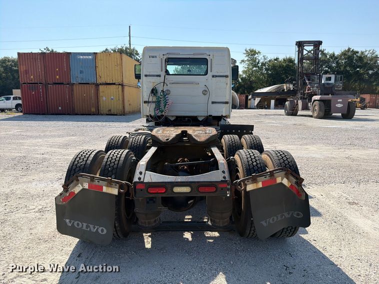 image for item DV7304 2016 Volvo VN semi truck