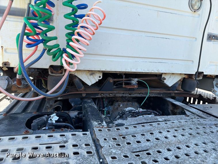 image for item DV7304 2016 Volvo VN semi truck