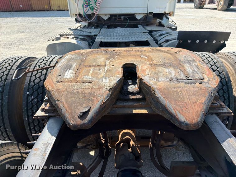 image for item DV7304 2016 Volvo VN semi truck