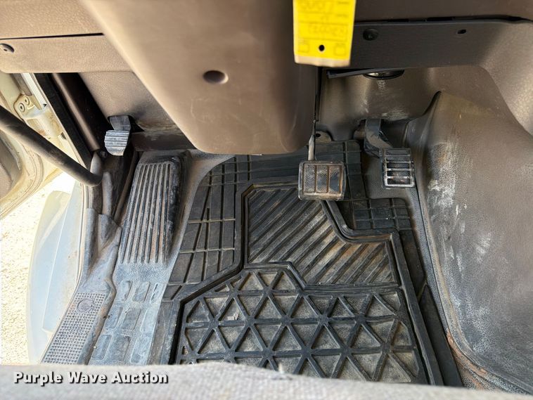 image for item DV7304 2016 Volvo VN semi truck