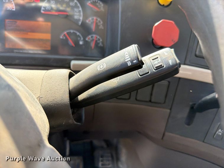 image for item DV7304 2016 Volvo VN semi truck