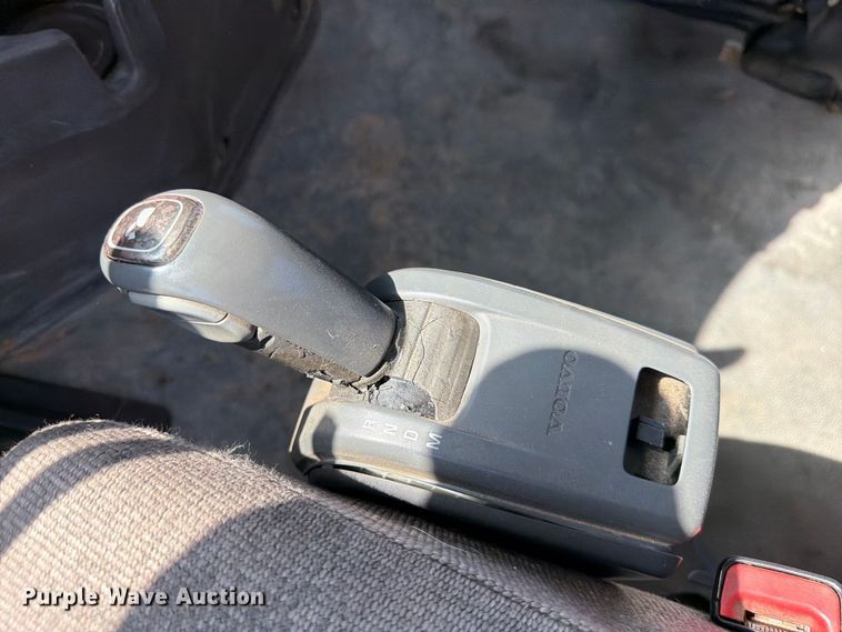 image for item DV7304 2016 Volvo VN semi truck