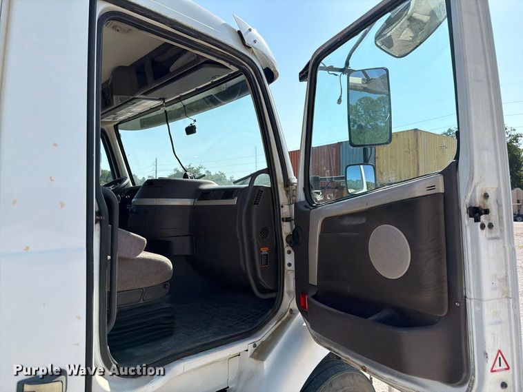 image for item DV7304 2016 Volvo VN semi truck