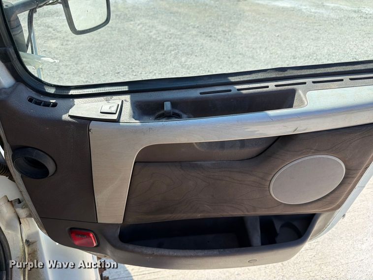 image for item DV7304 2016 Volvo VN semi truck