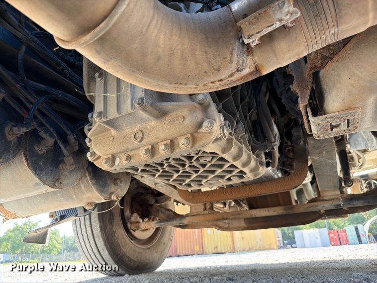 image for item DV7304 2016 Volvo VN semi truck
