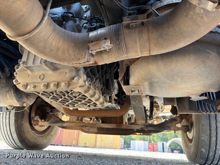 image for item DV7304 2016 Volvo VN semi truck