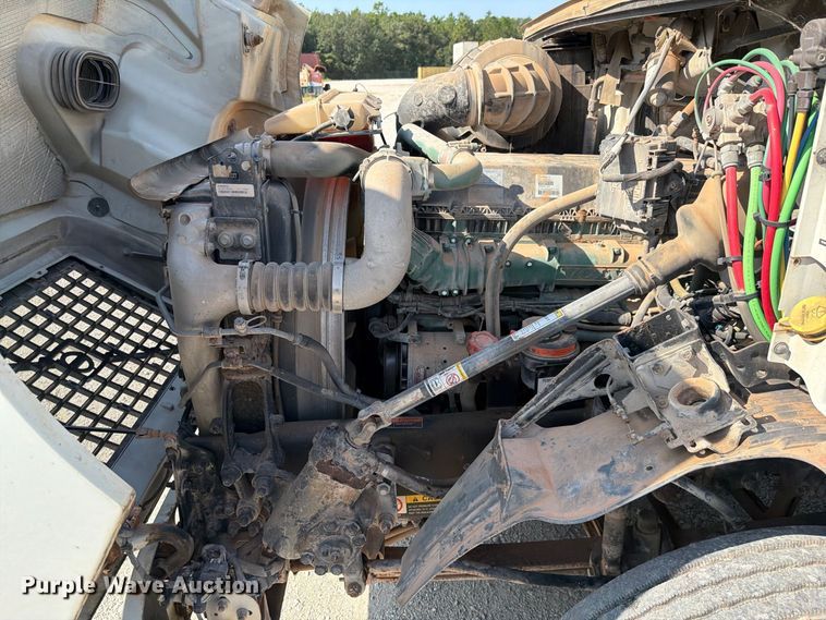 image for item DV7304 2016 Volvo VN semi truck