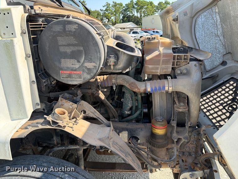 image for item DV7304 2016 Volvo VN semi truck
