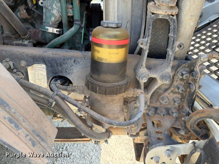 image for item DV7304 2016 Volvo VN semi truck