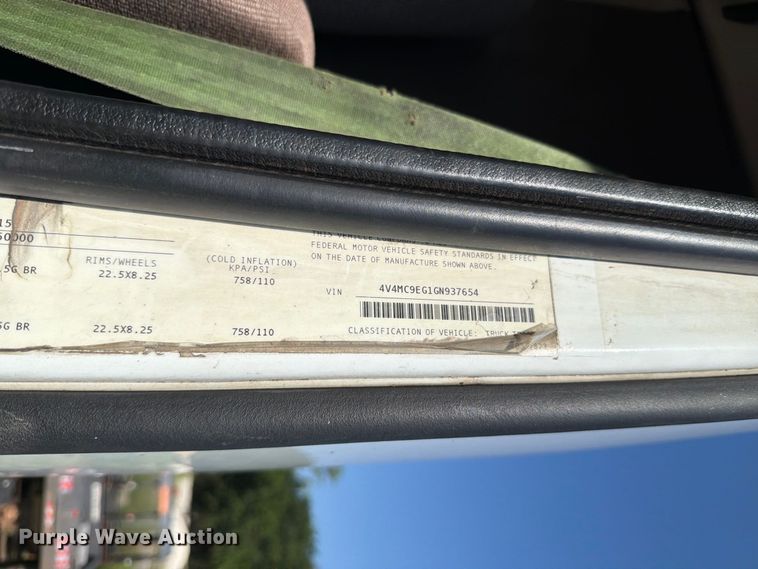 image for item DV7304 2016 Volvo VN semi truck