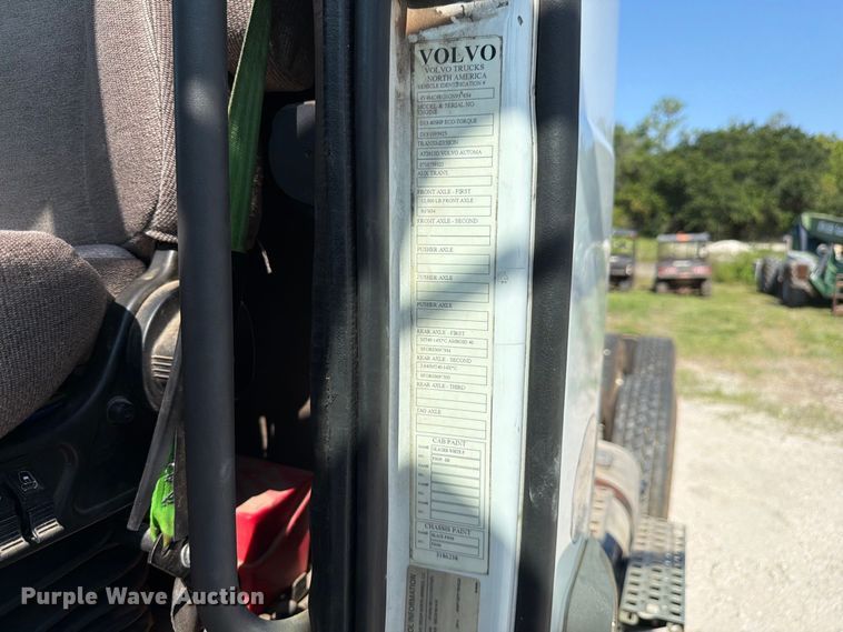 image for item DV7304 2016 Volvo VN semi truck