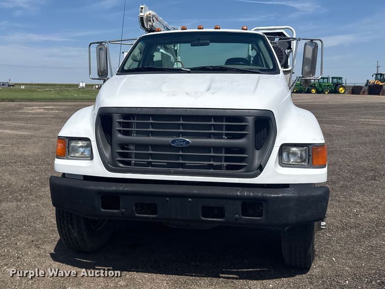 image for item DY3285 2000 Ford F650 Super Duty utility / service truck