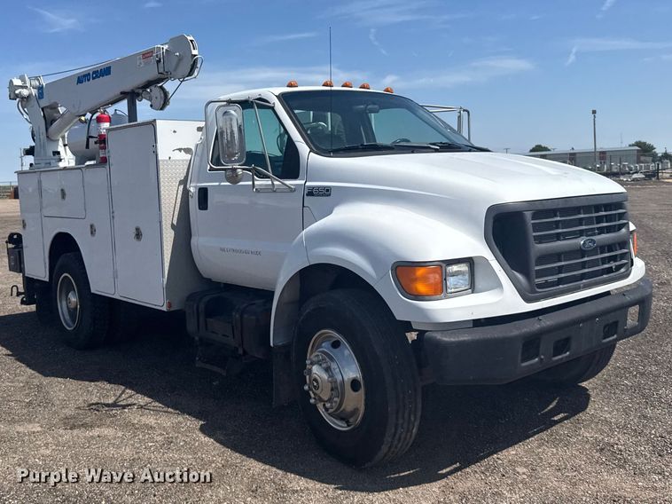 image for item DY3285 2000 Ford F650 Super Duty utility / service truck