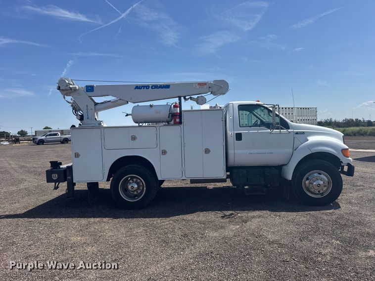 image for item DY3285 2000 Ford F650 Super Duty utility / service truck