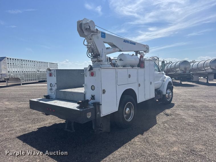 image for item DY3285 2000 Ford F650 Super Duty utility / service truck