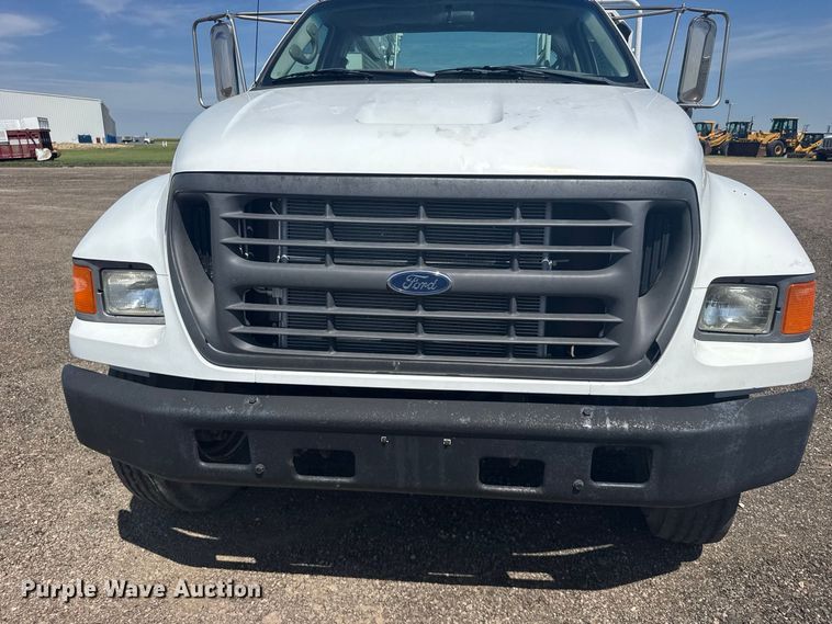image for item DY3285 2000 Ford F650 Super Duty utility / service truck