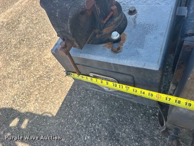 image for item DY3285 2000 Ford F650 Super Duty utility / service truck