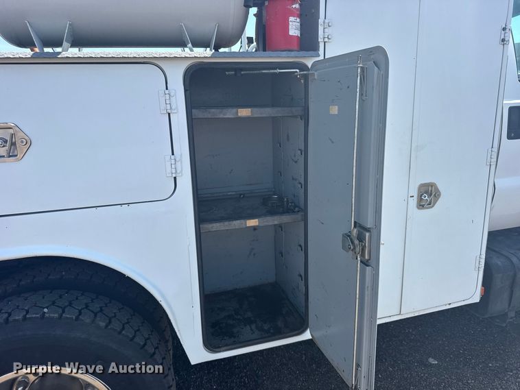 image for item DY3285 2000 Ford F650 Super Duty utility / service truck