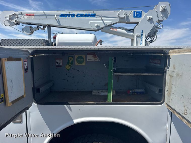 image for item DY3285 2000 Ford F650 Super Duty utility / service truck