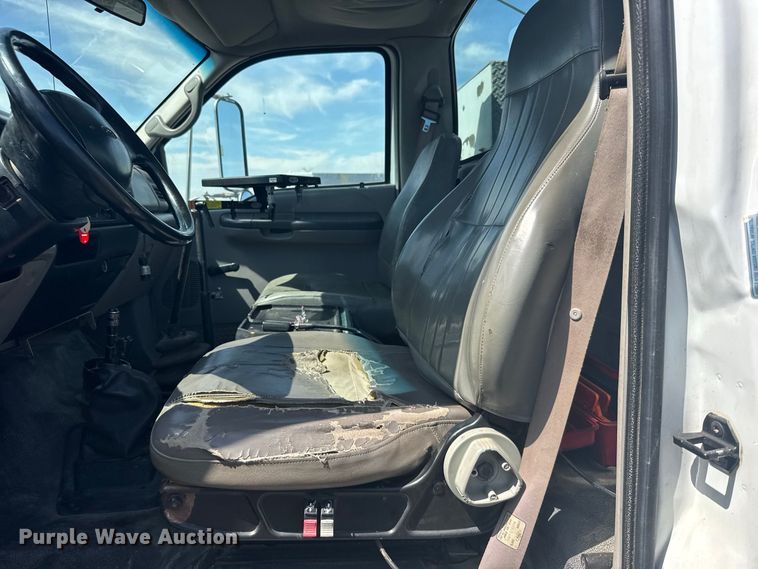image for item DY3285 2000 Ford F650 Super Duty utility / service truck