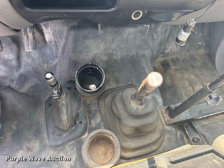 image for item DY3285 2000 Ford F650 Super Duty utility / service truck