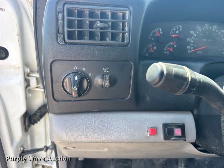 image for item DY3285 2000 Ford F650 Super Duty utility / service truck