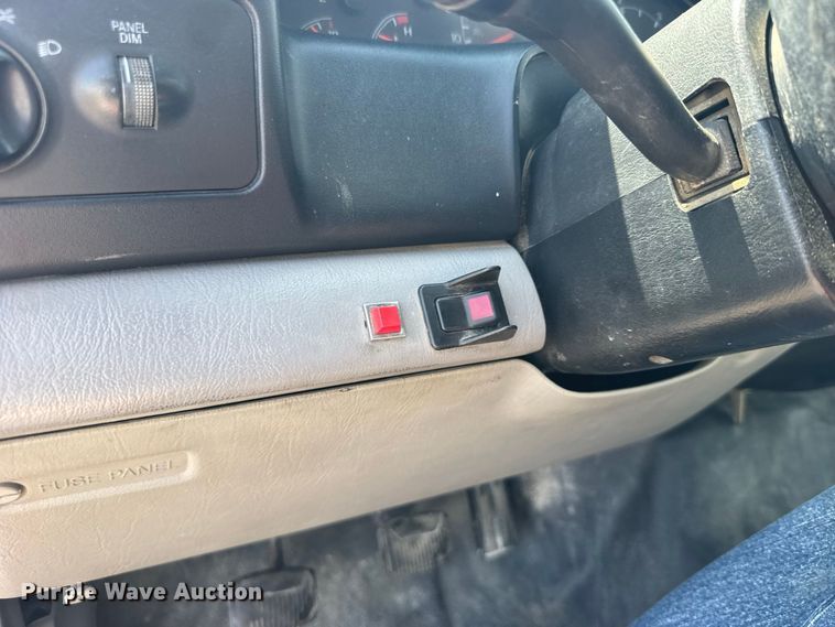 image for item DY3285 2000 Ford F650 Super Duty utility / service truck