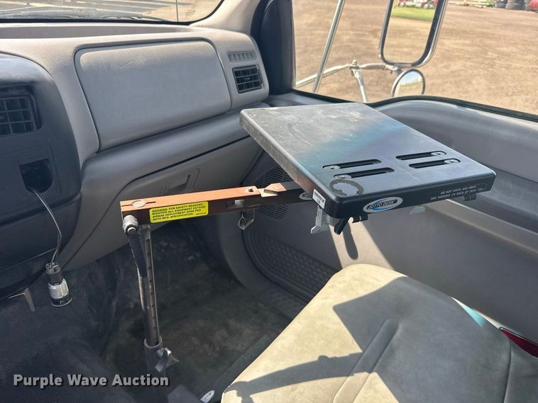 image for item DY3285 2000 Ford F650 Super Duty utility / service truck