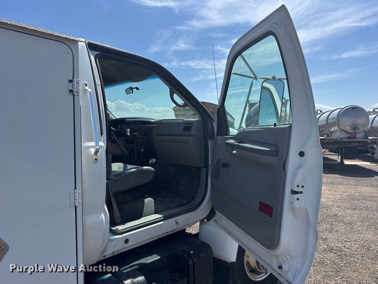 image for item DY3285 2000 Ford F650 Super Duty utility / service truck