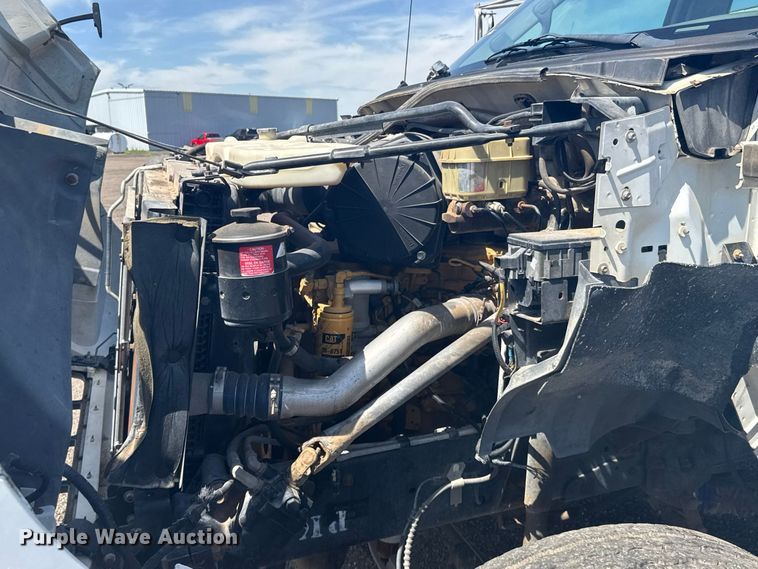 image for item DY3285 2000 Ford F650 Super Duty utility / service truck