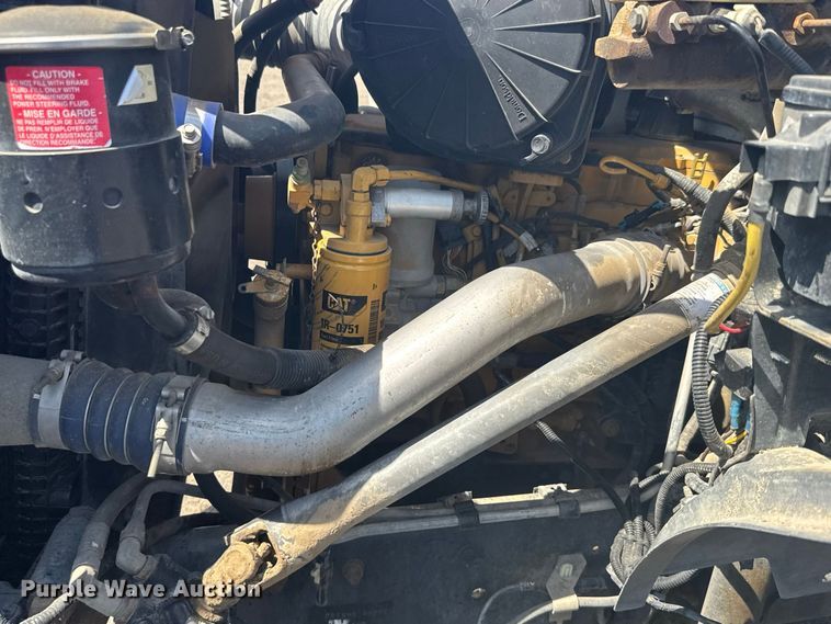 image for item DY3285 2000 Ford F650 Super Duty utility / service truck