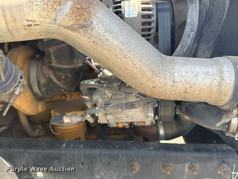 image for item DY3285 2000 Ford F650 Super Duty utility / service truck