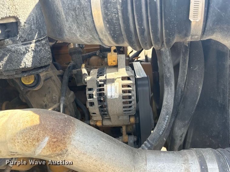 image for item DY3285 2000 Ford F650 Super Duty utility / service truck