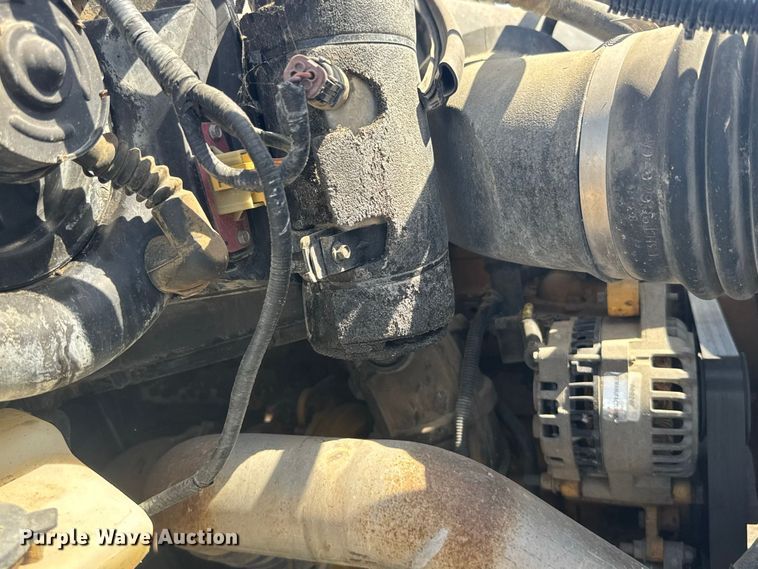 image for item DY3285 2000 Ford F650 Super Duty utility / service truck