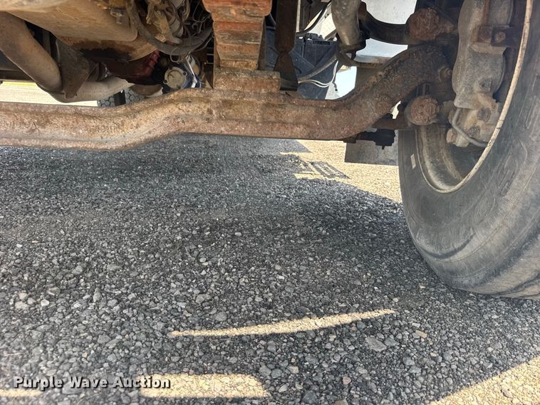 image for item DY3285 2000 Ford F650 Super Duty utility / service truck