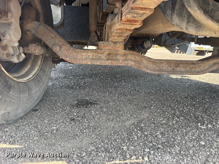 image for item DY3285 2000 Ford F650 Super Duty utility / service truck
